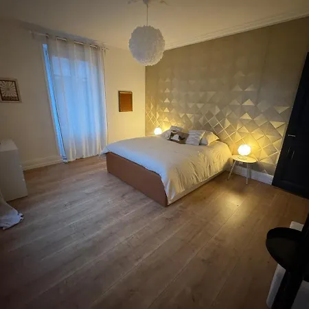 De Standing Apartment *