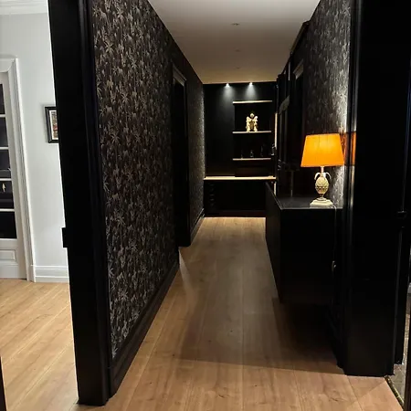 De Standing Apartment